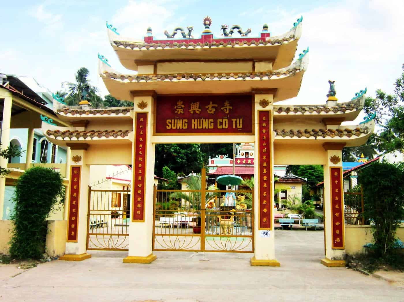 Lăng Ông Nam Hải ở Đảo Bình Hưng