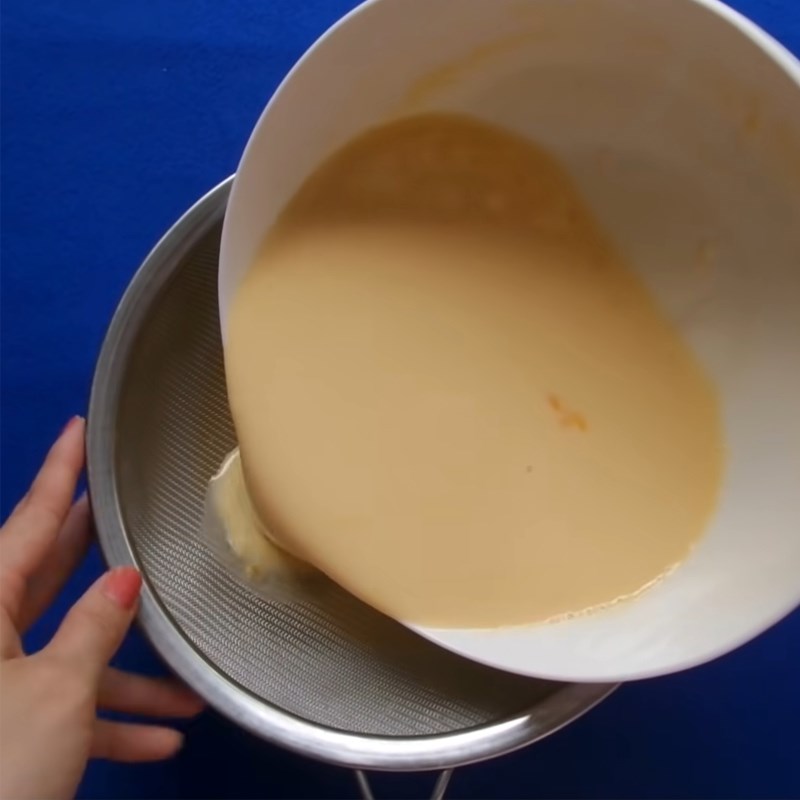 Làm hỗn hợp trứng sữa